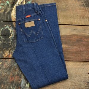 Classic Actual Women’s Wranglers- brand new condition!!!